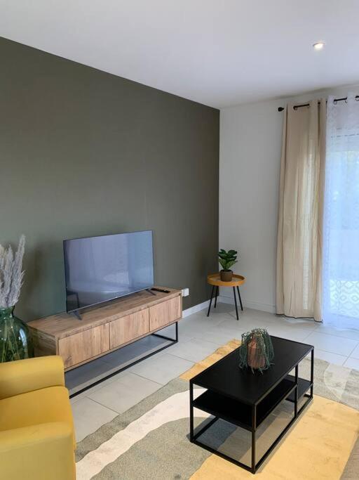 Charmante Villa Шательро Экстерьер фото